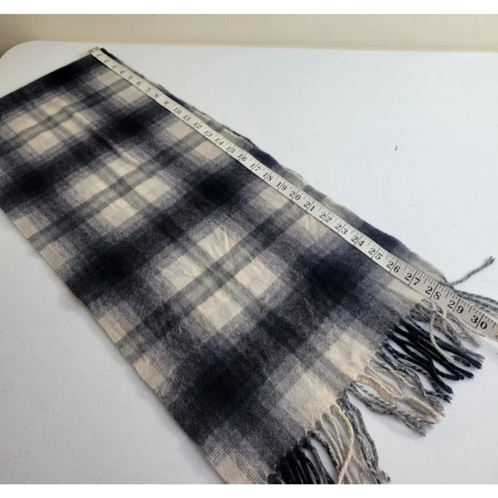 Nordstrom‎ Wrap Shawl Scarf Gray Plaid 100% Cashmere Knit Rectangular 12